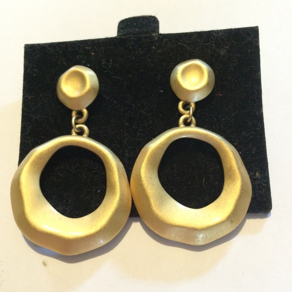 Trifari Jewelry - Gorgeous Vintage Trifari Gold tone Dangle Earrings